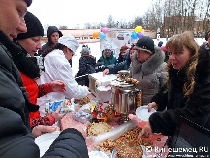 Русскими народными забавами отметили Масленицу в районе «25 магазин» Кинешмы фото 2