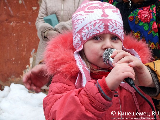 Русскими народными забавами отметили Масленицу в районе «25 магазин» Кинешмы фото 17