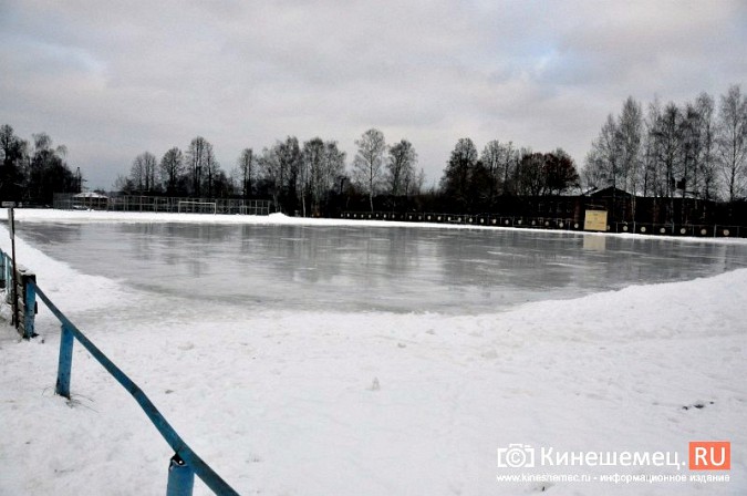 В Кинешме завершается заливка самого большого катка в городе фото 10