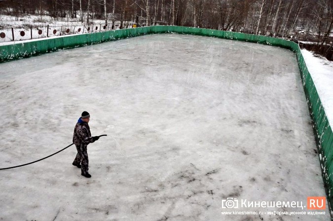 В Кинешме завершается заливка самого большого катка в городе фото 7