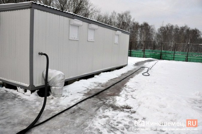 В Кинешме завершается заливка самого большого катка в городе фото 3