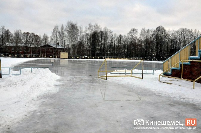 В Кинешме завершается заливка самого большого катка в городе фото 2