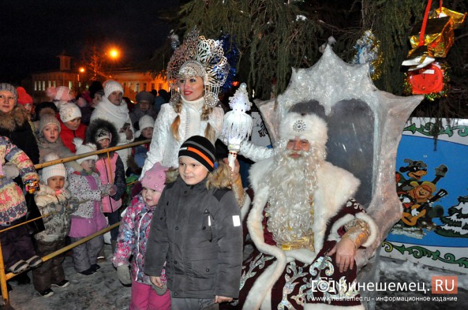 Главная новогодняя елка Кинешмы зажгла огни фото 15