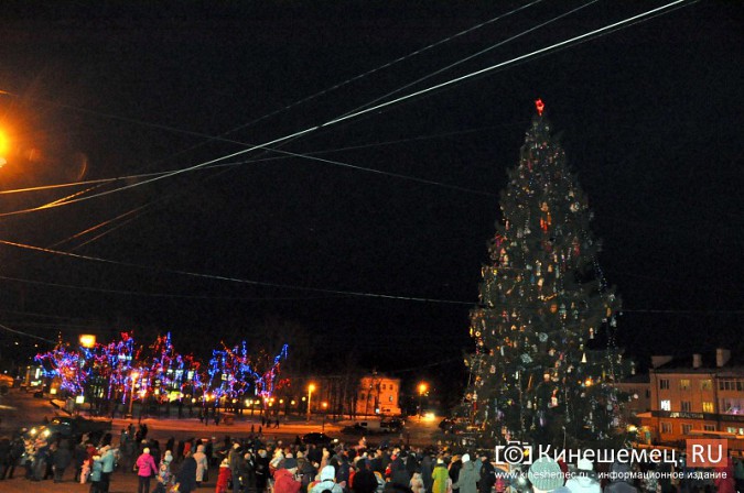 Главная новогодняя елка Кинешмы зажгла огни фото 20
