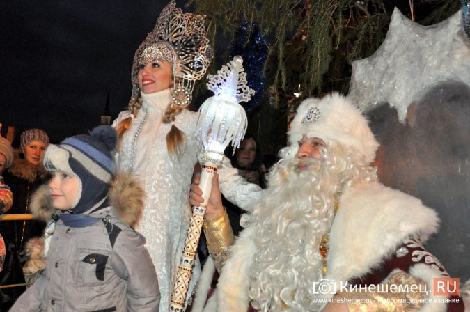 Главная новогодняя елка Кинешмы зажгла огни фото 12