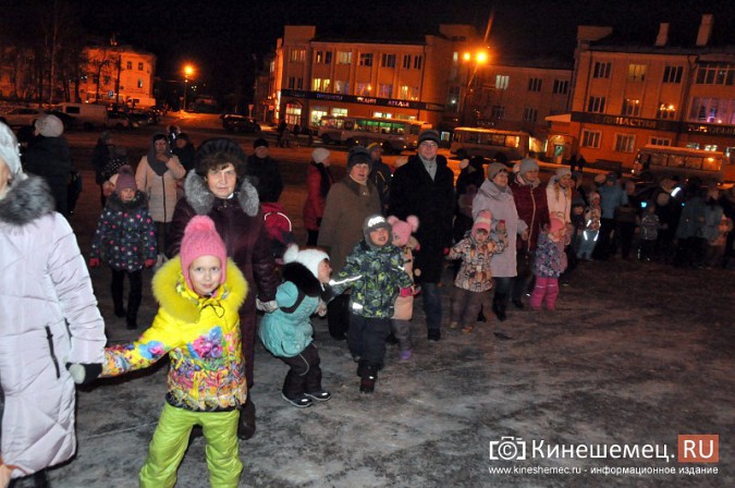 Главная новогодняя елка Кинешмы зажгла огни фото 18
