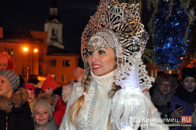 Главная новогодняя елка Кинешмы зажгла огни фото 14