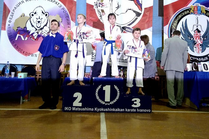 Кинешемские каратисты завоевали медали на соревнованиях в Иваново фото 3