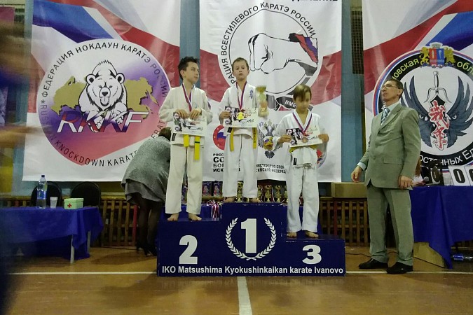Кинешемские каратисты завоевали медали на соревнованиях в Иваново фото 9