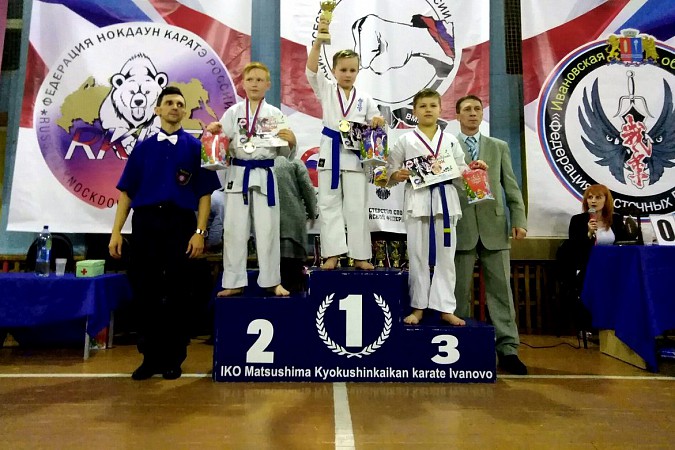 Кинешемские каратисты завоевали медали на соревнованиях в Иваново фото 11