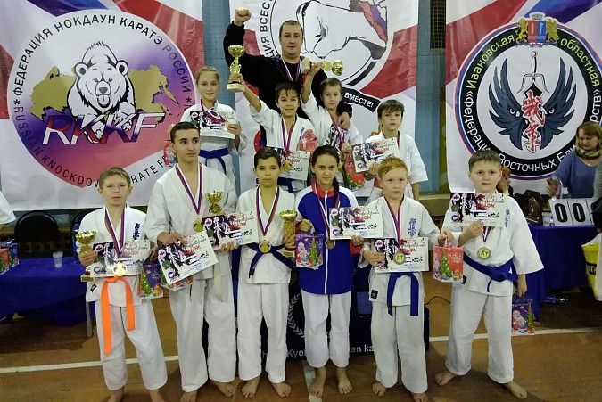 Кинешемские каратисты завоевали медали на соревнованиях в Иваново фото 6