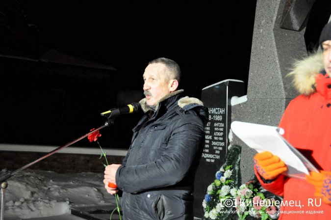 В память о вводе войск в Афганистан в Кинешме зажгли свечи фото 7