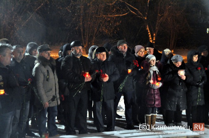 В память о вводе войск в Афганистан в Кинешме зажгли свечи фото 2