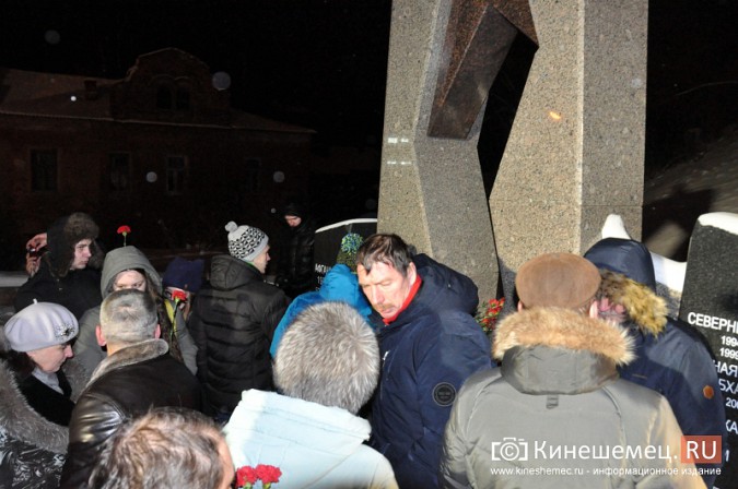 В память о вводе войск в Афганистан в Кинешме зажгли свечи фото 9