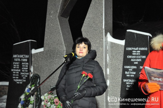 В память о вводе войск в Афганистан в Кинешме зажгли свечи фото 3