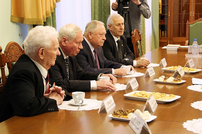 Станислав Воскресенский наградил юрьевчанина, спасшего десятки жизней при обрушении дома фото 4