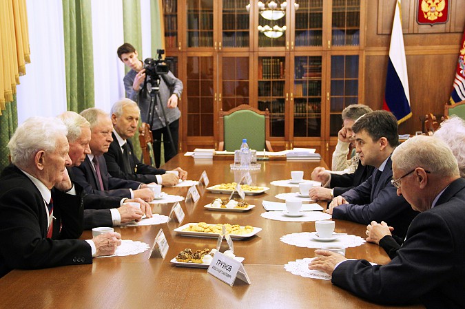 Станислав Воскресенский наградил юрьевчанина, спасшего десятки жизней при обрушении дома фото 3