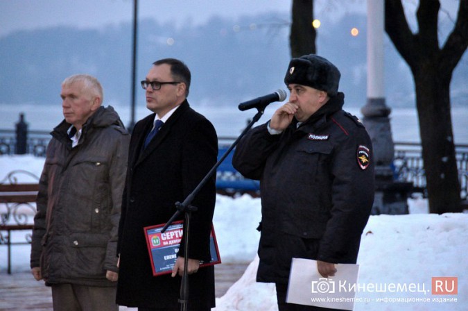 В Кинешме прошел предновогодний строевой смотр полиции фото 8