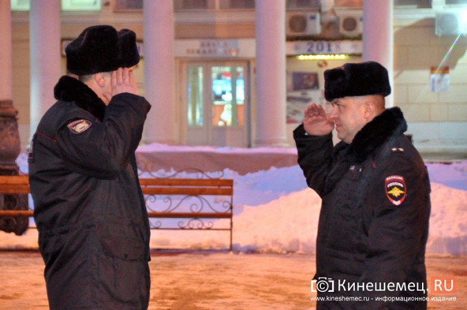 В Кинешме прошел предновогодний строевой смотр полиции фото 14