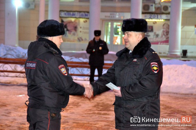 В Кинешме прошел предновогодний строевой смотр полиции фото 12