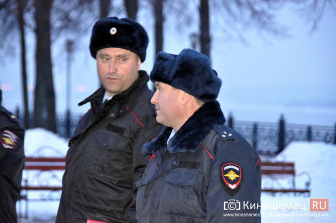 В Кинешме прошел предновогодний строевой смотр полиции фото 5