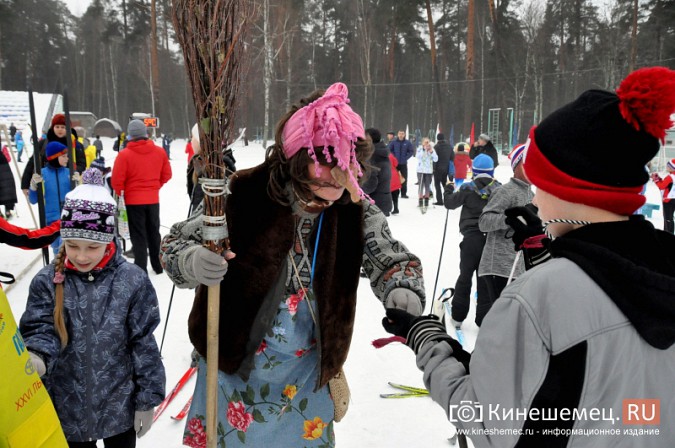 Победителей «Новогодней гонки» в Кинешме наградили Дед Мороз и Снегурочка фото 8