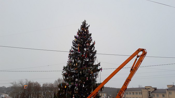 Главная новогодняя елка Кинешмы осталась без звезды фото 5