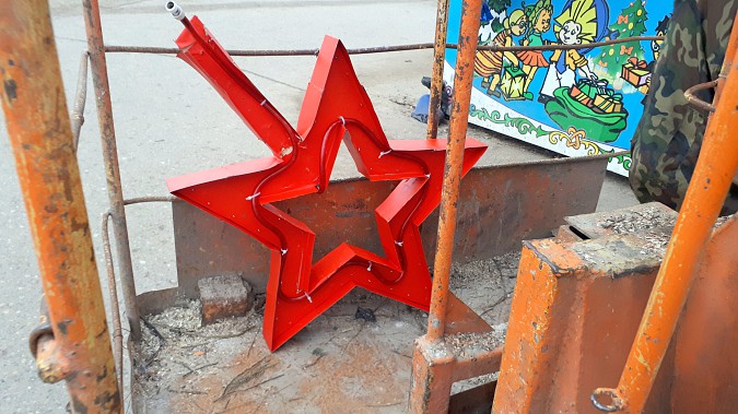 Главная новогодняя елка Кинешмы осталась без звезды фото 4