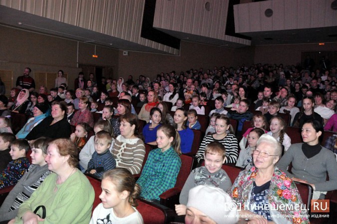Кинешемские дети посетили Рождественскую елку фото 12
