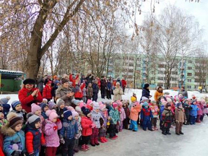 В кинешемском детском саду весело сожгли чучело Масленицы фото 17