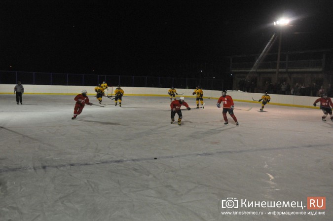 Хоккейный матч в Кинешме завершился вызовом скорой помощи фото 35