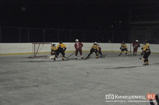Хоккейный матч в Кинешме завершился вызовом скорой помощи фото 23