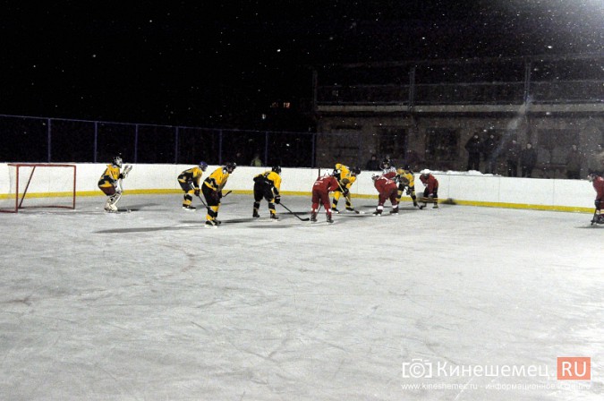 Хоккейный матч в Кинешме завершился вызовом скорой помощи фото 24
