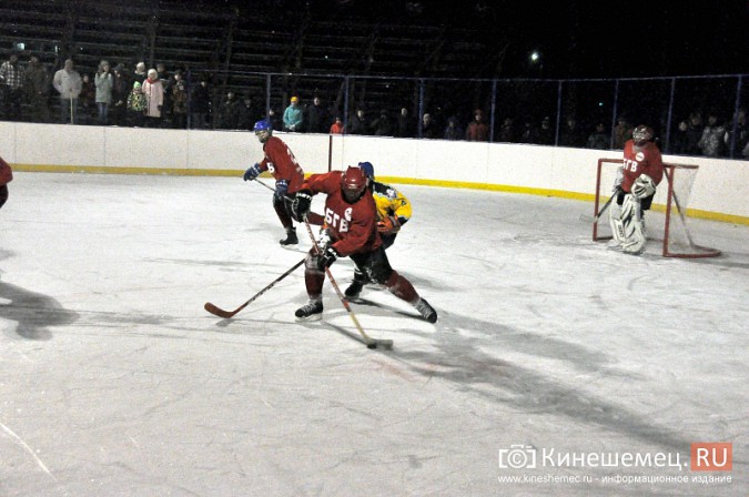 Хоккейный матч в Кинешме завершился вызовом скорой помощи фото 31