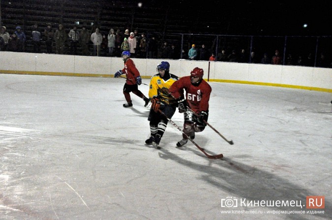 Хоккейный матч в Кинешме завершился вызовом скорой помощи фото 32