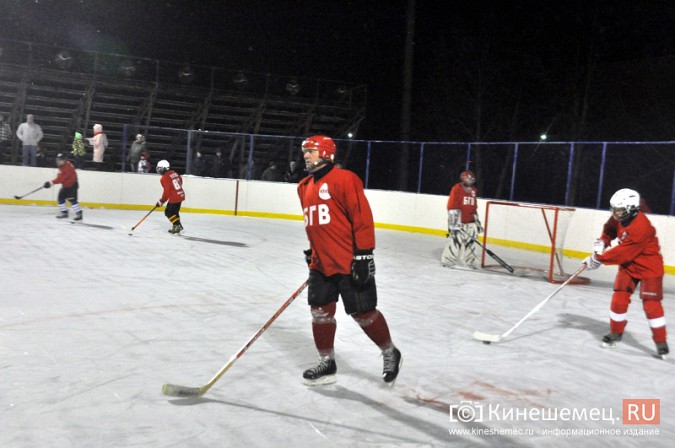 Хоккейный матч в Кинешме завершился вызовом скорой помощи фото 9