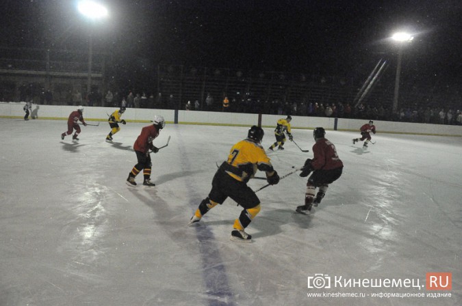 Хоккейный матч в Кинешме завершился вызовом скорой помощи фото 28