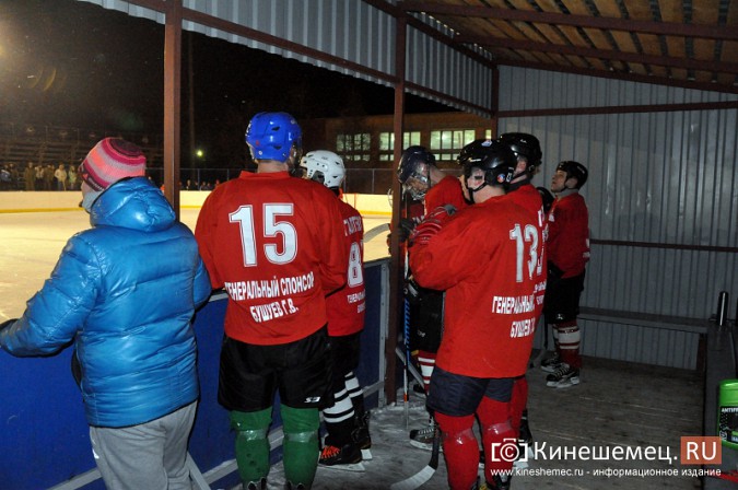 Хоккейный матч в Кинешме завершился вызовом скорой помощи фото 14