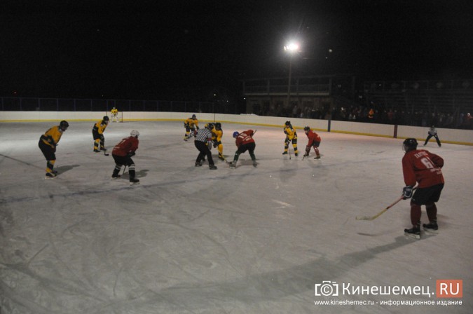 Хоккейный матч в Кинешме завершился вызовом скорой помощи фото 34