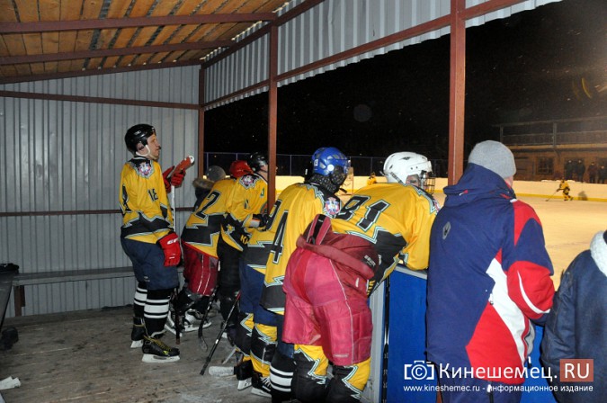 Хоккейный матч в Кинешме завершился вызовом скорой помощи фото 15