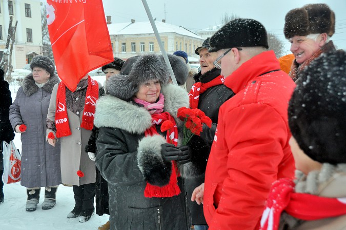 Коммунисты Кинешмы почтили память Владимира Ленина фото 4