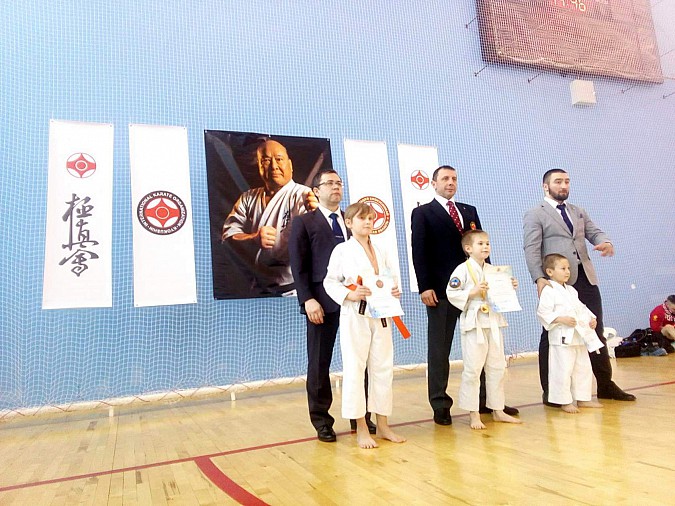 Кинешемские каратисты завоевали 6 медалей на областном чемпионате фото 31