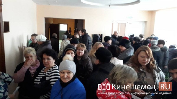 В Заволжск съехались сотни протестующих против могильника химотходов людей фото 12