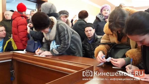 В Заволжск съехались сотни протестующих против могильника химотходов людей фото 2