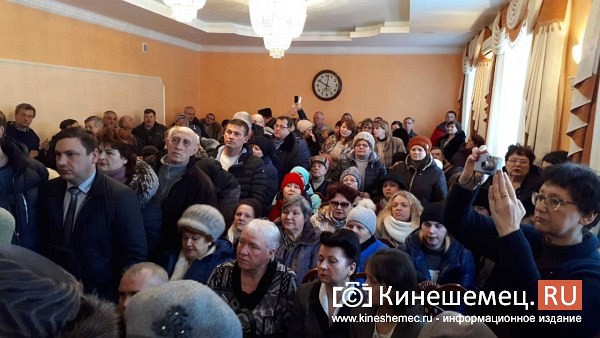 Скандал на слушаниях по могильнику в Заволжске. Народ требует отставки главы района фото 4