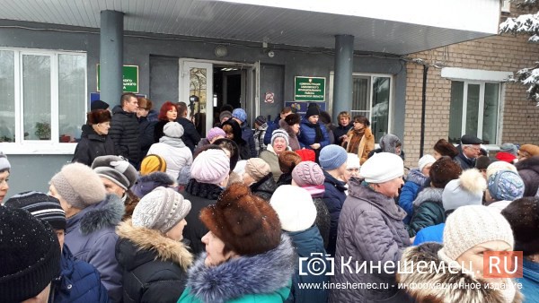 Скандал на слушаниях по могильнику в Заволжске. Народ требует отставки главы района фото 9