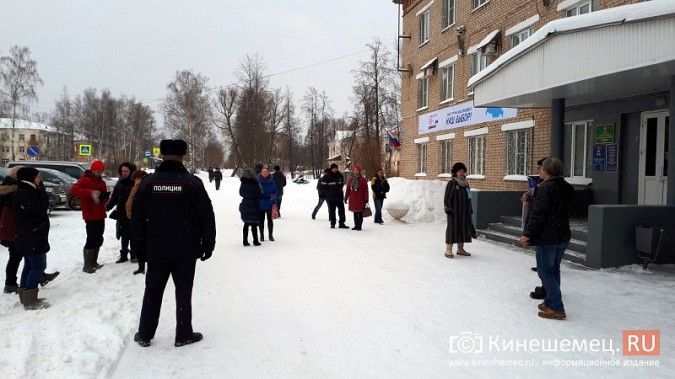 Жители Заволжска плачут и молят власть услышать их протест против могильника химотходов фото 6