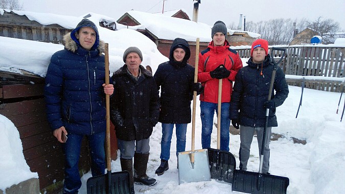 Молодежь Кинешмы провела «Снежные рейды» для пожилых людей и инвалидов фото 6