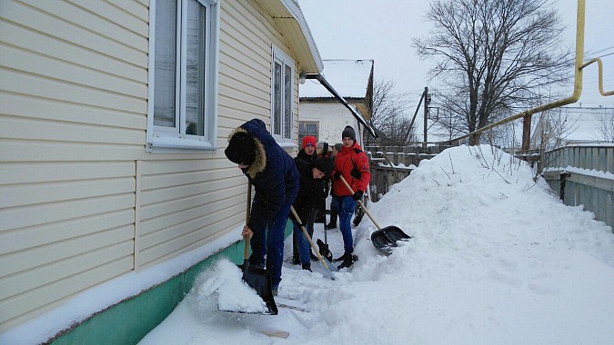 Молодежь Кинешмы провела «Снежные рейды» для пожилых людей и инвалидов фото 2