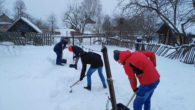 Молодежь Кинешмы провела «Снежные рейды» для пожилых людей и инвалидов фото 5